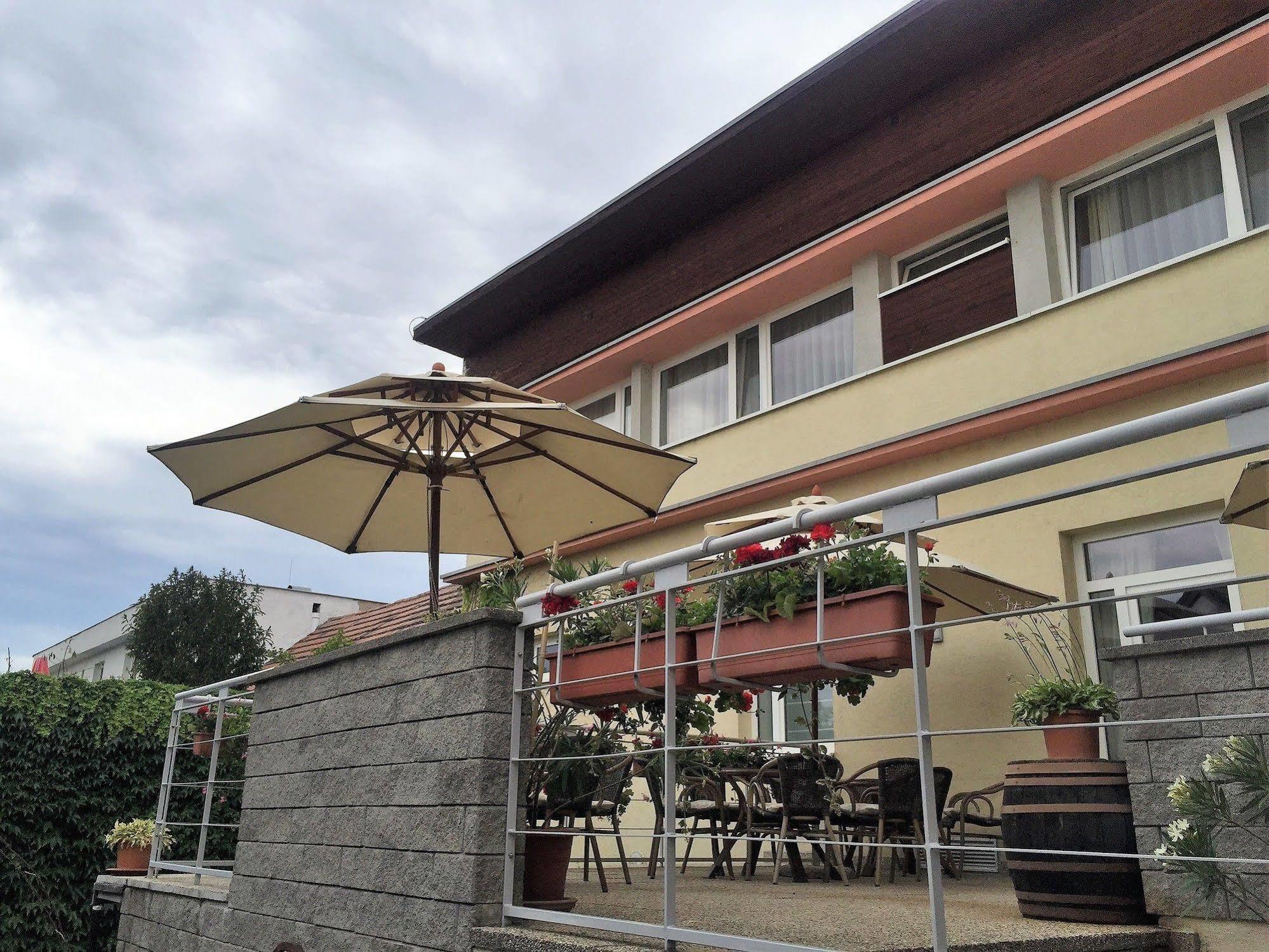 Hotel Maxim Tvrdošín Exterior photo